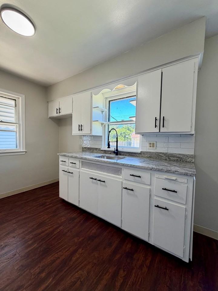20831 Morris Ave - Photo 3 of 17
