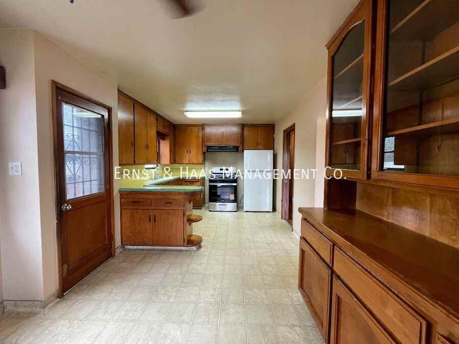 5821 John Ave - Photo 7 of 20