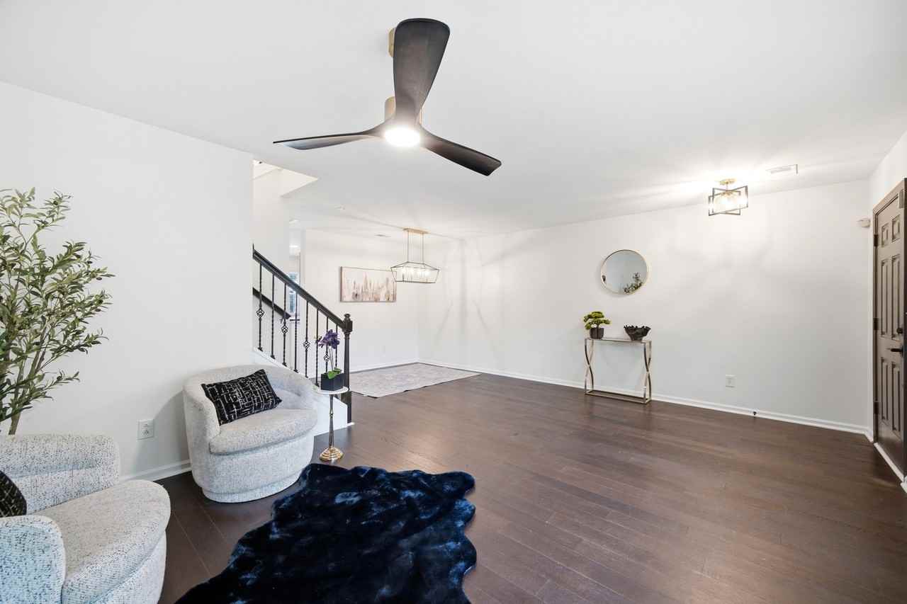 6105 Warrior Ave - Photo 6 of 34