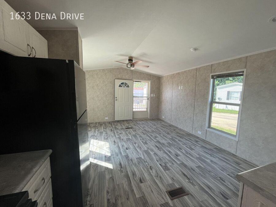 1633 Dena Dr - Photo 3 of 9