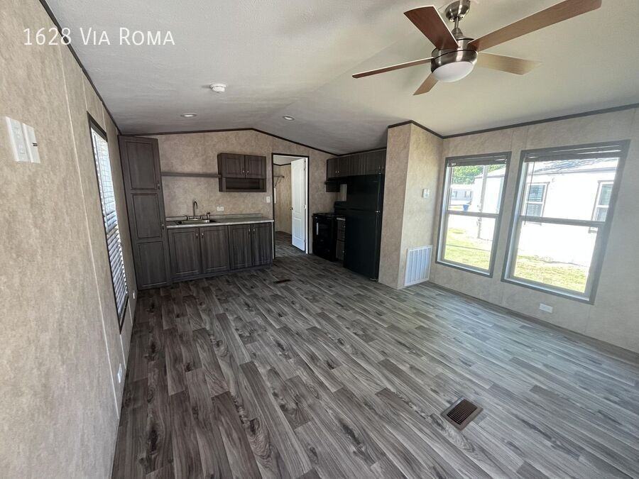 1628 Via Roma Dr - Photo 2 of 9