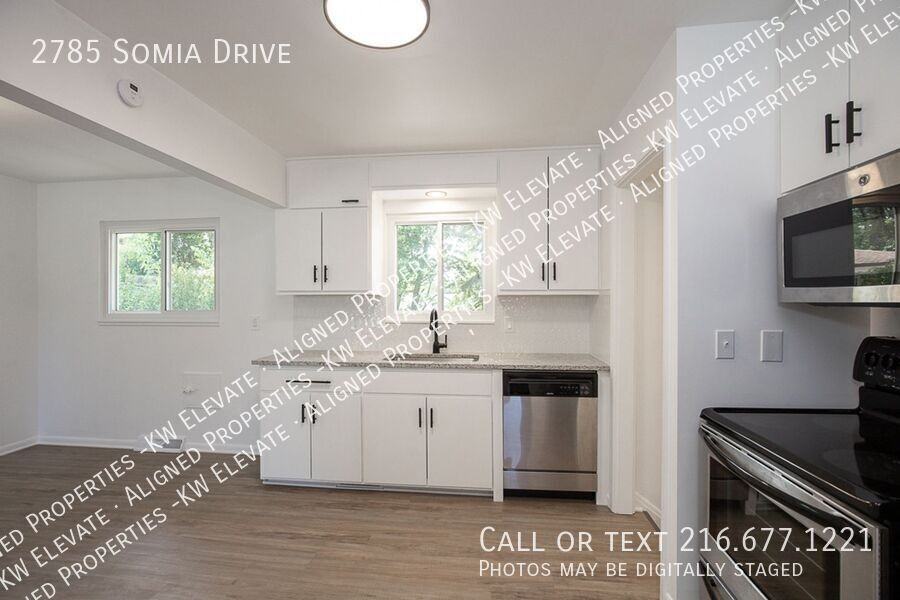 2785 Somia Dr - Photo 3 of 33