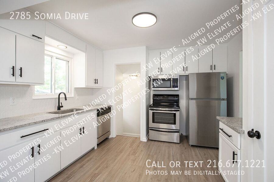 2785 Somia Dr - Photo 4 of 33