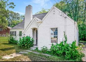 featured image of 204 S Moore Rd