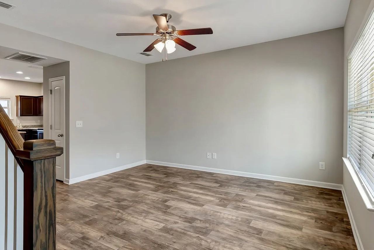 1752 Sprucedale Dr - Photo 3 of 19