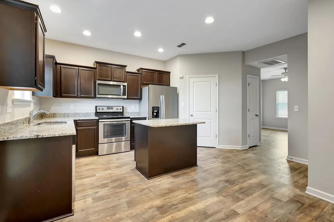 1752 Sprucedale Dr - Photo 5 of 19