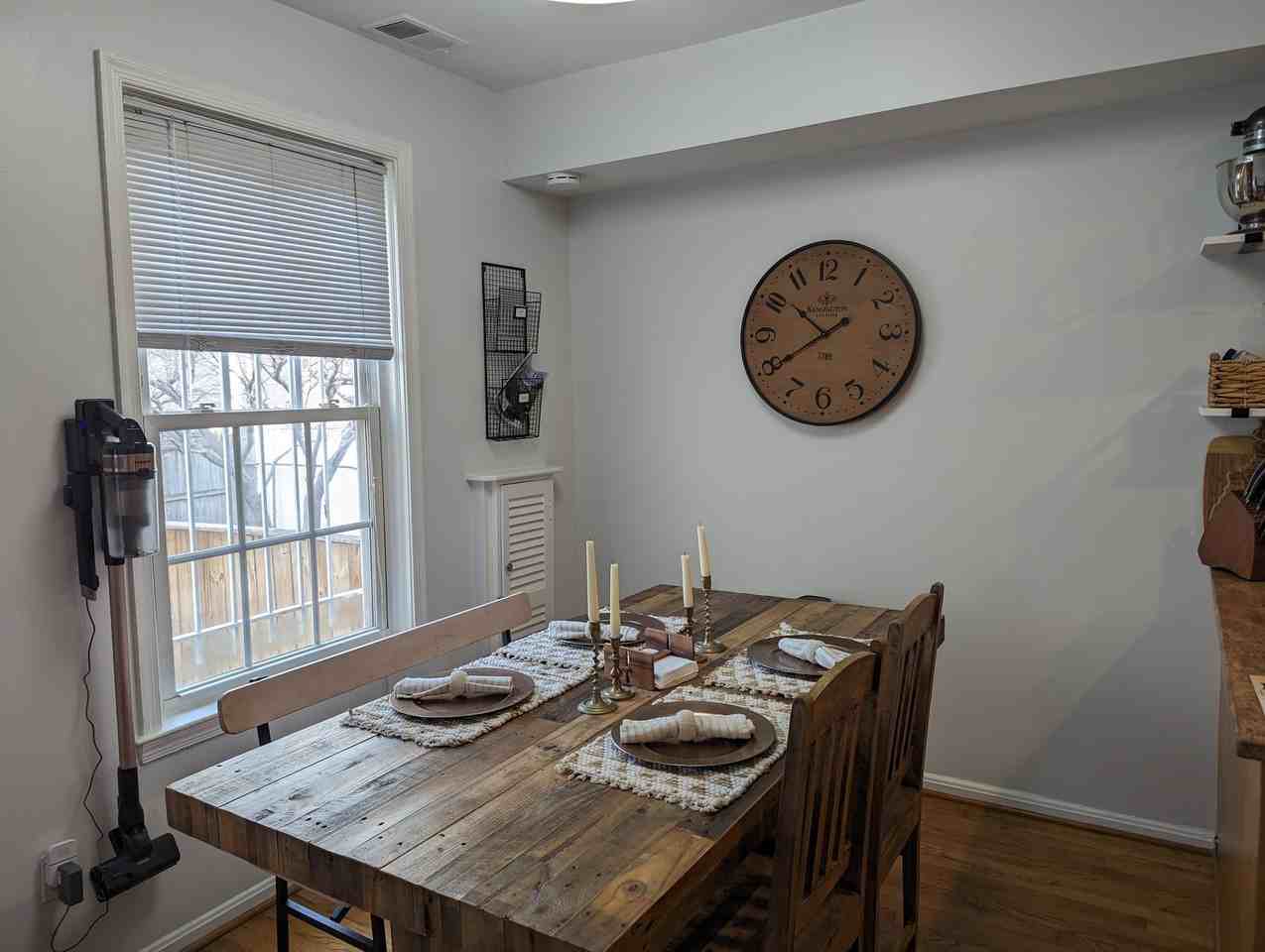 726 6th St Ne #1 - Photo 5 of 14