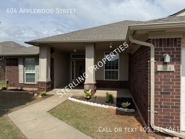 604 Applewood St - Photo 2 of 39