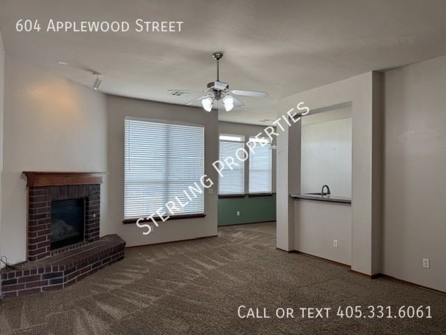 604 Applewood St - Photo 7 of 39