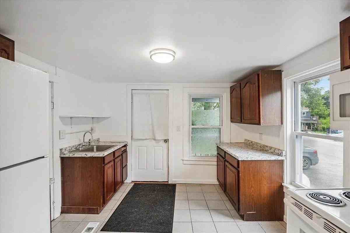 21 South St #23 - Photo 2 of 13