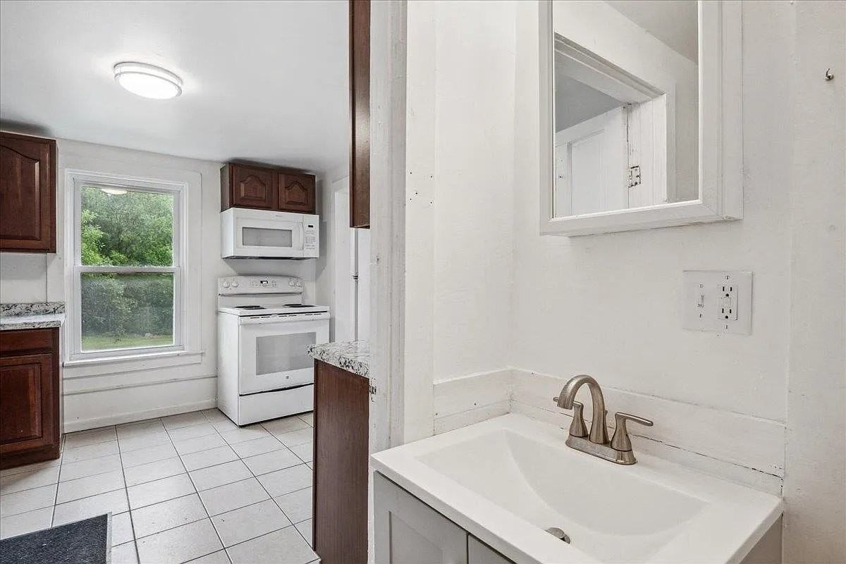 21 South St #23 - Photo 3 of 13