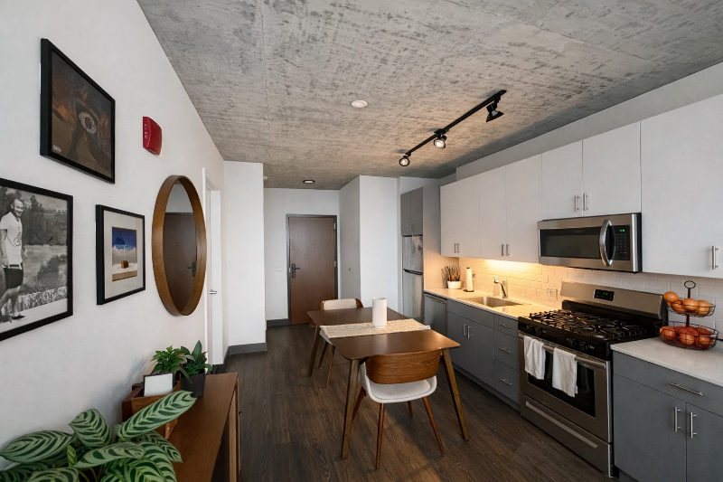 156 N Elizabeth St #1906 - Photo 2 of 16