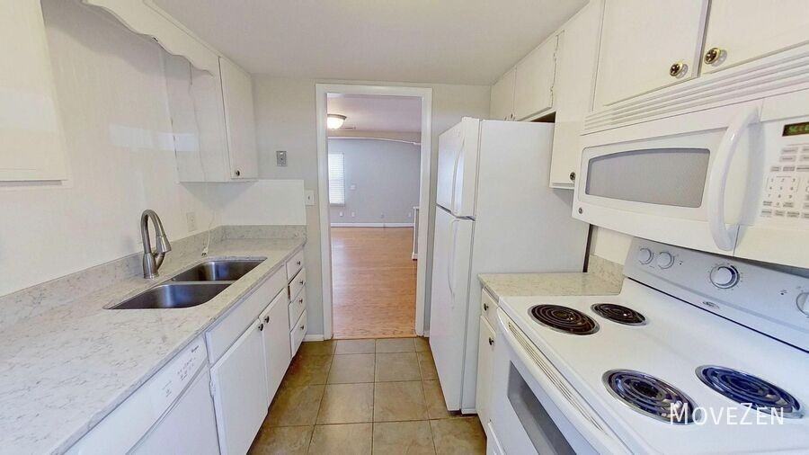 3003 Overton Dr #D - Photo 2 of 39