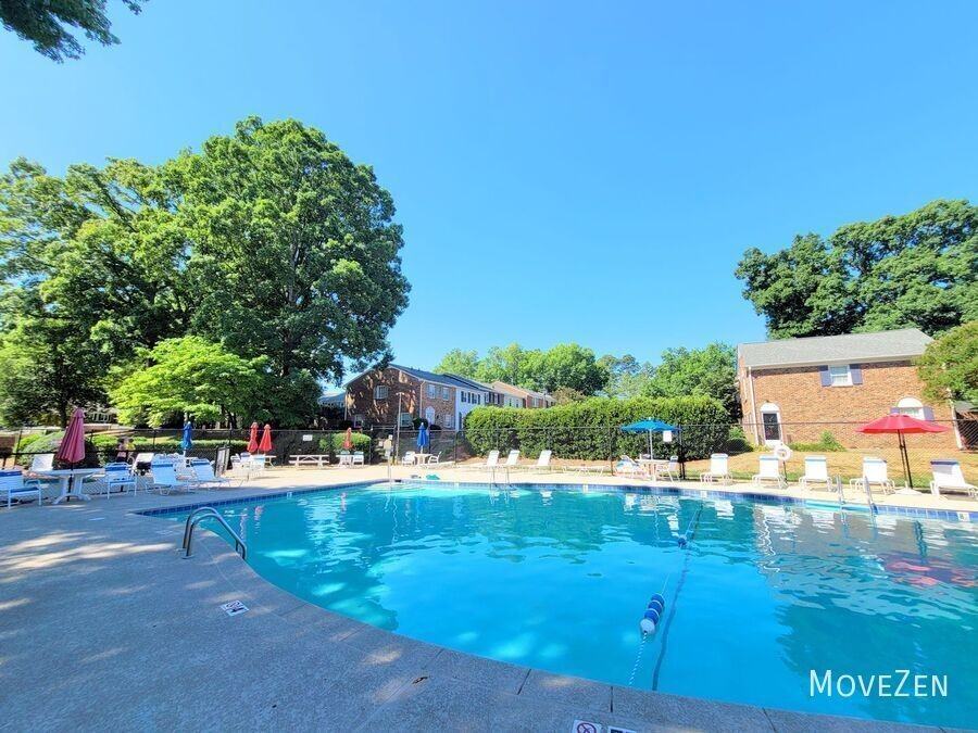 3003 Overton Dr #D - Photo 4 of 39