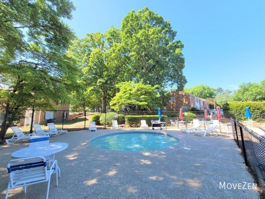 3003 Overton Dr #D - Photo 5 of 39