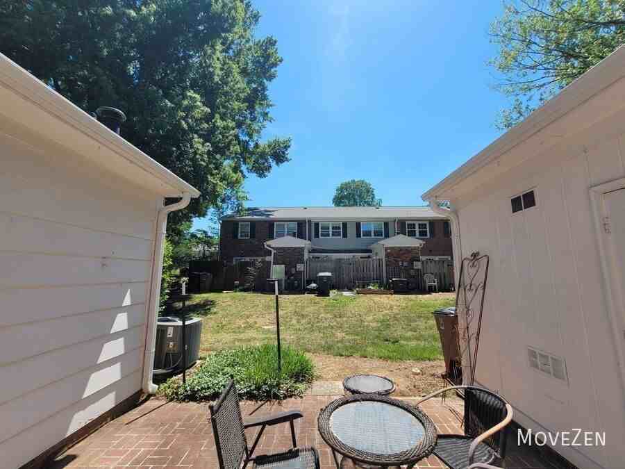 3003 Overton Dr #D - Photo 6 of 39
