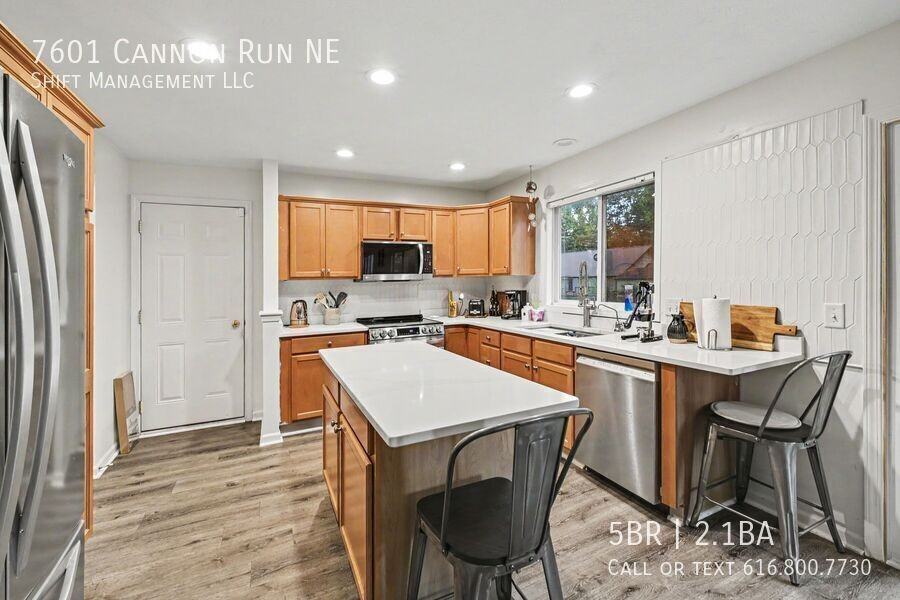 7601 Cannon Run Ne - Photo 5 of 18
