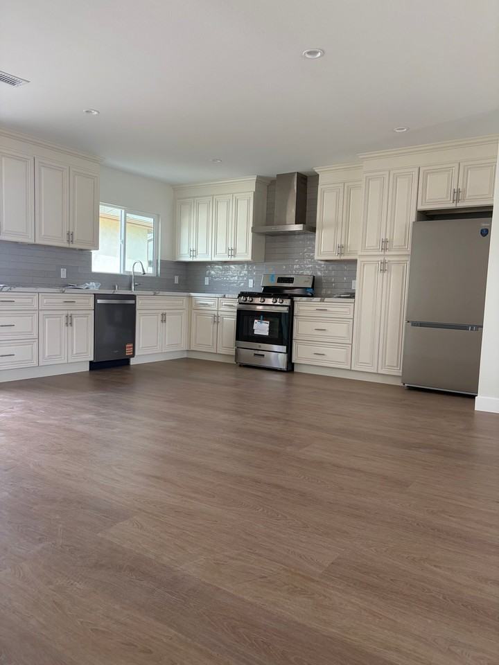 2641 Elden Ave #A - Photo 2 of 19