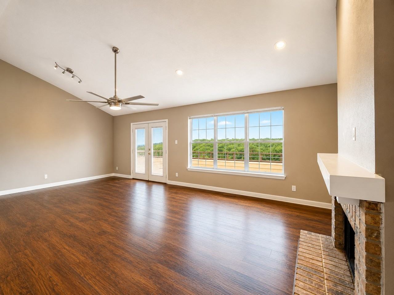 746 Haven Ln - Photo 5 of 20