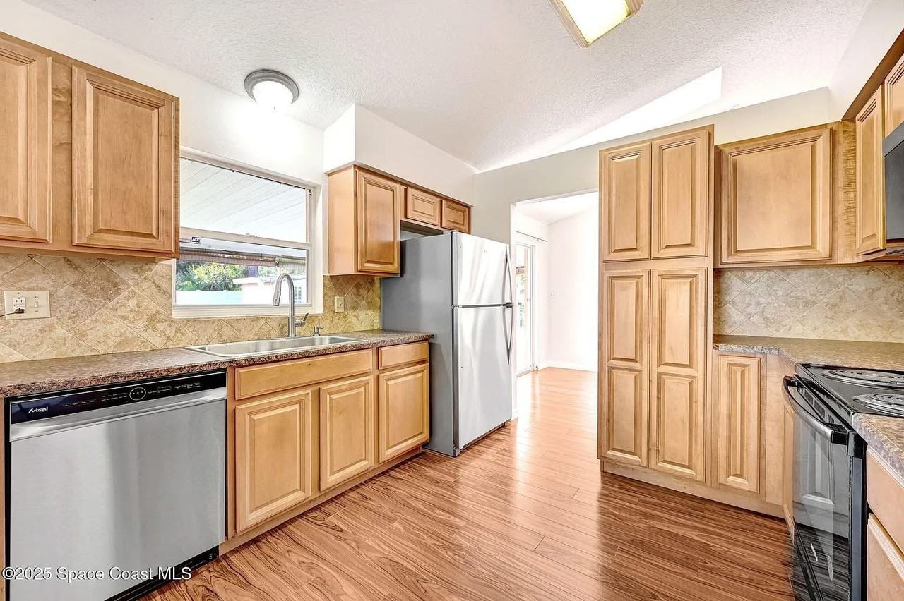 6094 Cardiff Ave - Photo 4 of 5