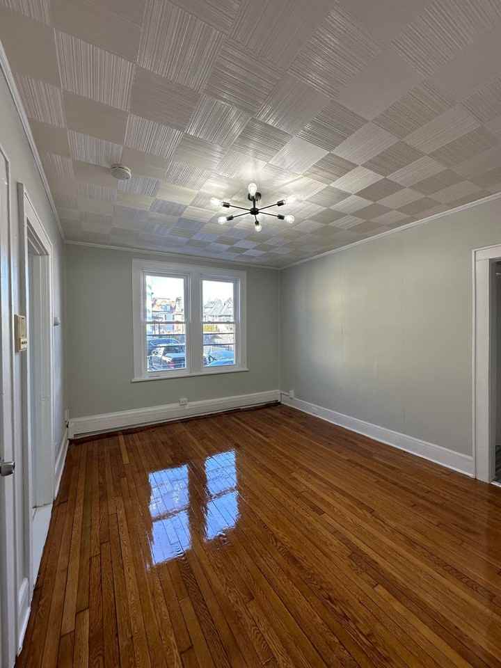 240 E 9th St #3 - Photo 4 of 5