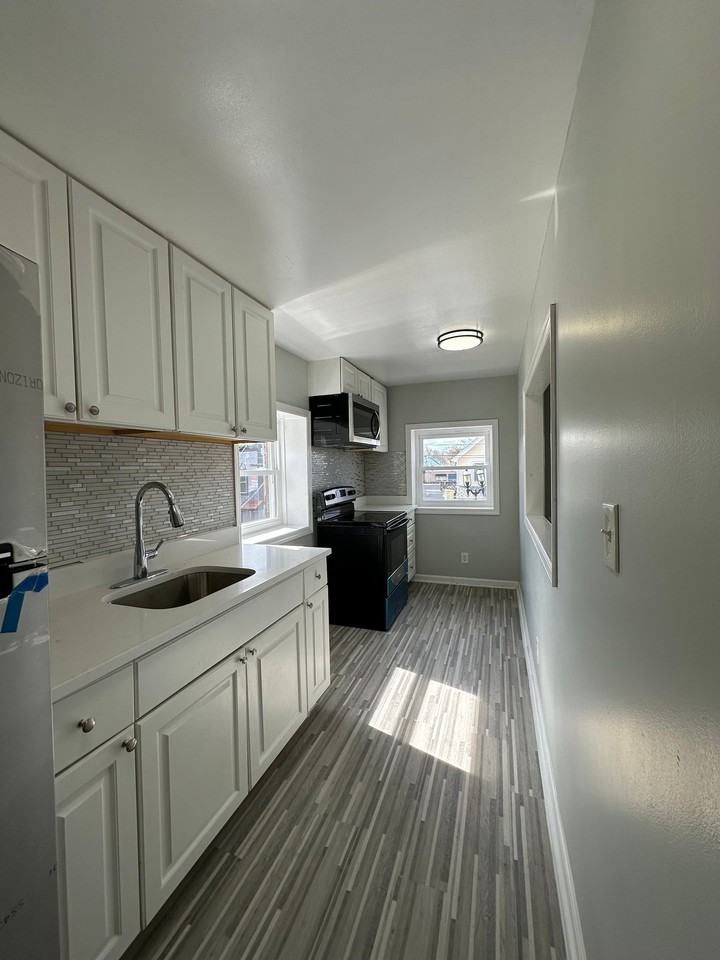 380 Somerset St #19 - Photo 3 of 7