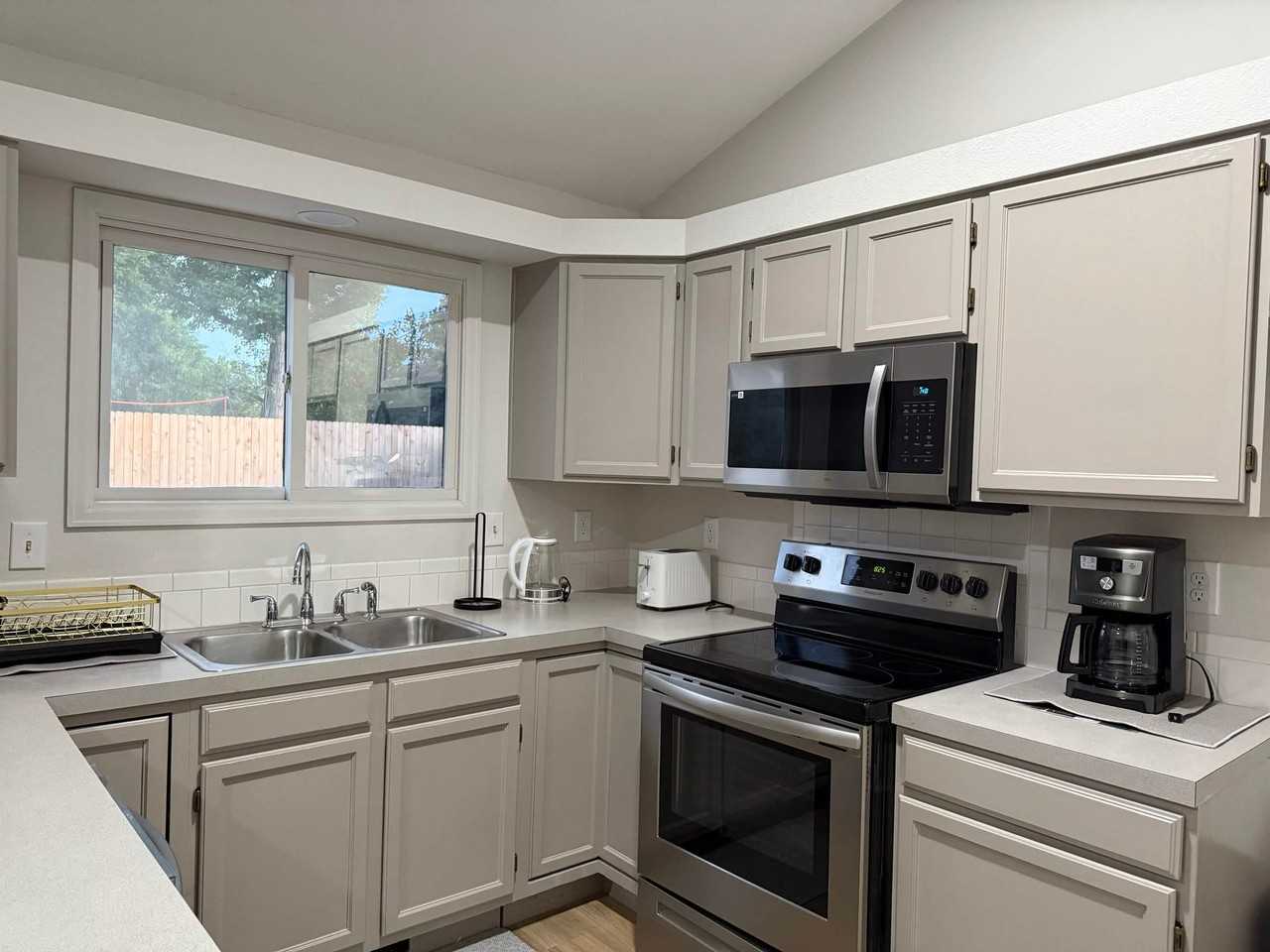 411 Ruby Dr - Photo 3 of 5