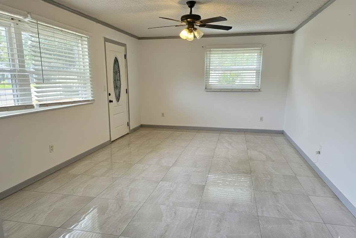 1006 14th Ave Nw - Photo 4 of 15