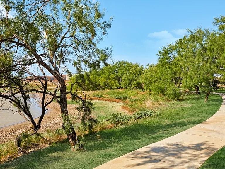 2513 Guineas Ln - Photo 4 of 11