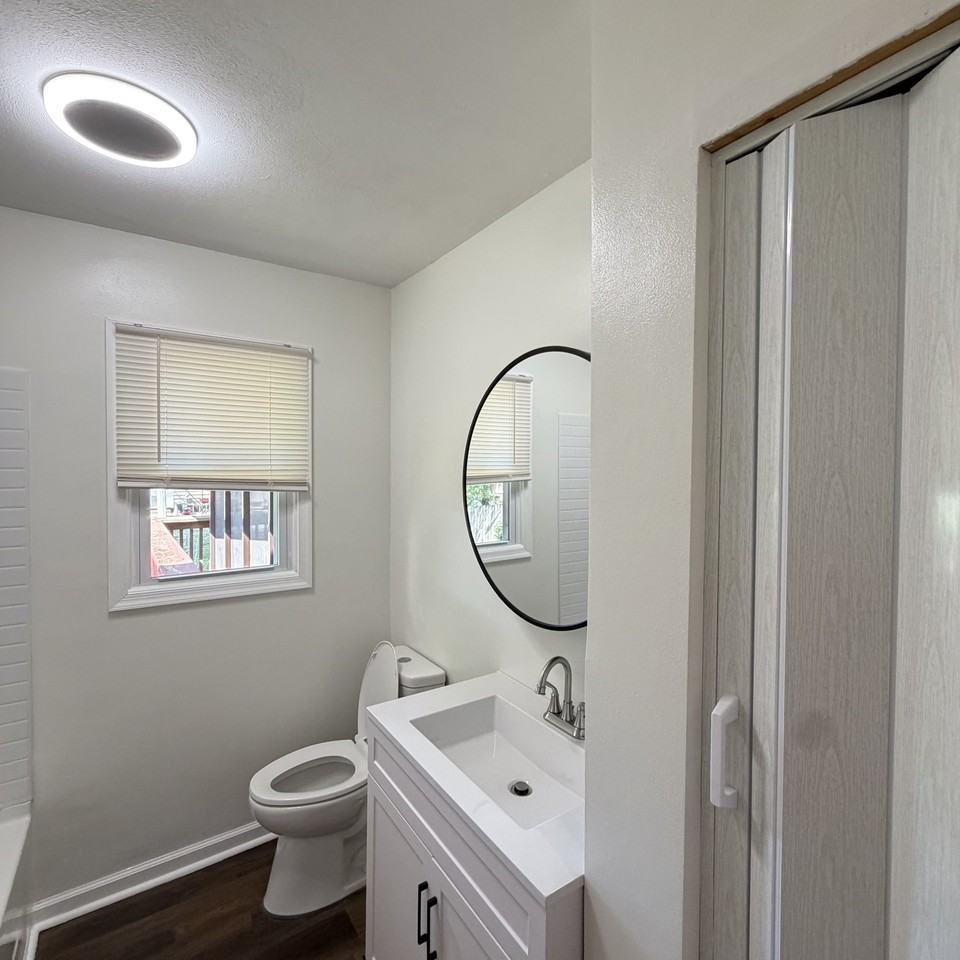 21 Berg Ave - Photo 4 of 8
