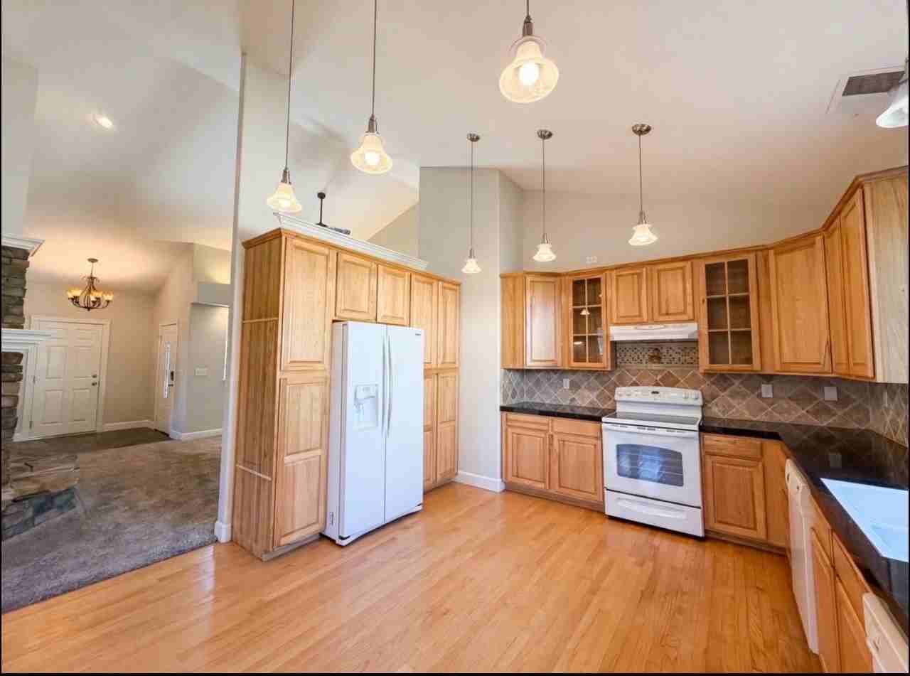 5832 Northgrove Way - Photo 2 of 13