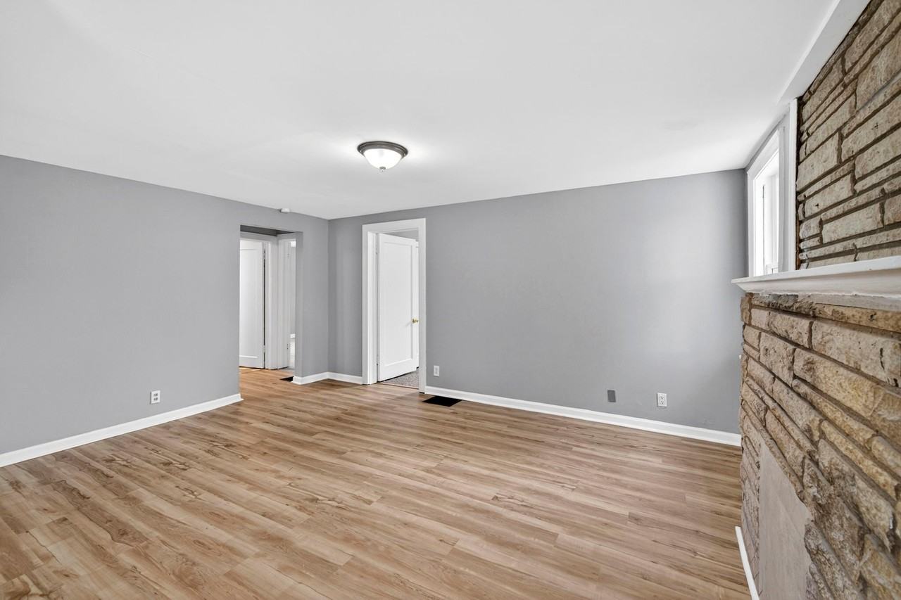 9386 Golden Gate Rd - Photo 6 of 14