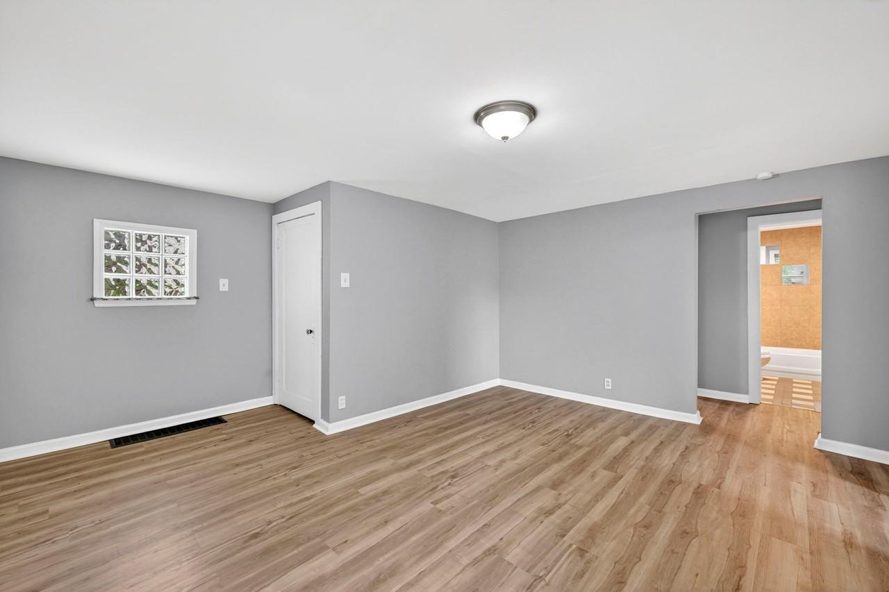 9386 Golden Gate Rd - Photo 7 of 14