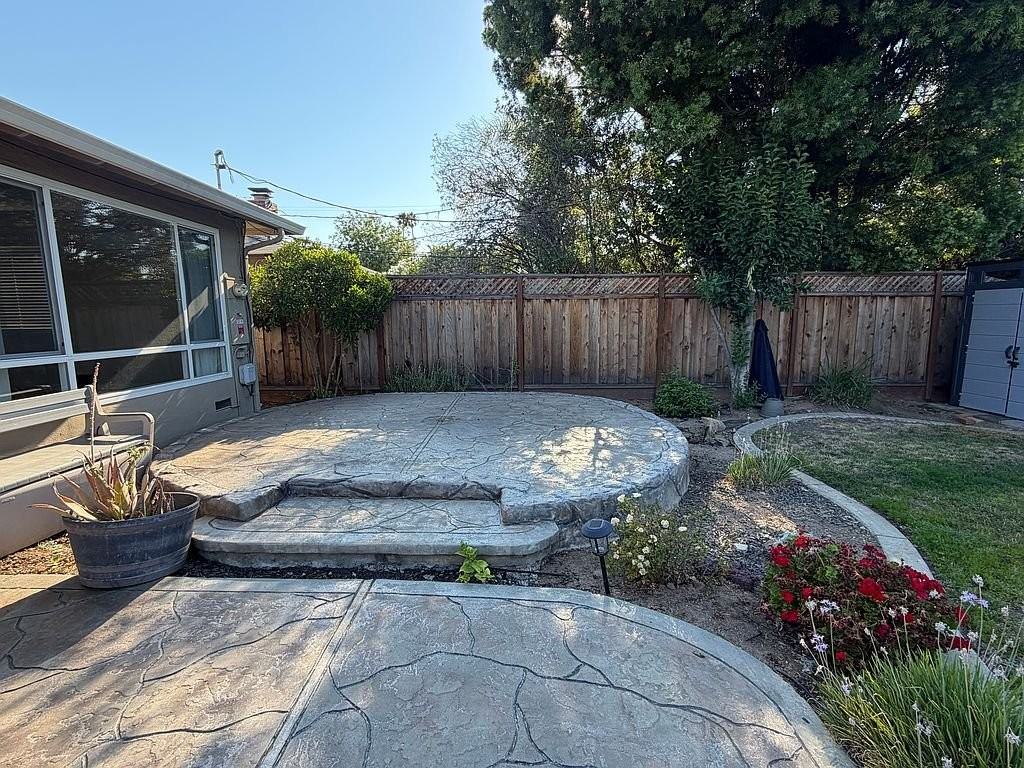 1695 Merrill Dr - Photo 3 of 19