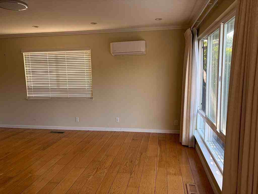 1695 Merrill Dr - Photo 4 of 19