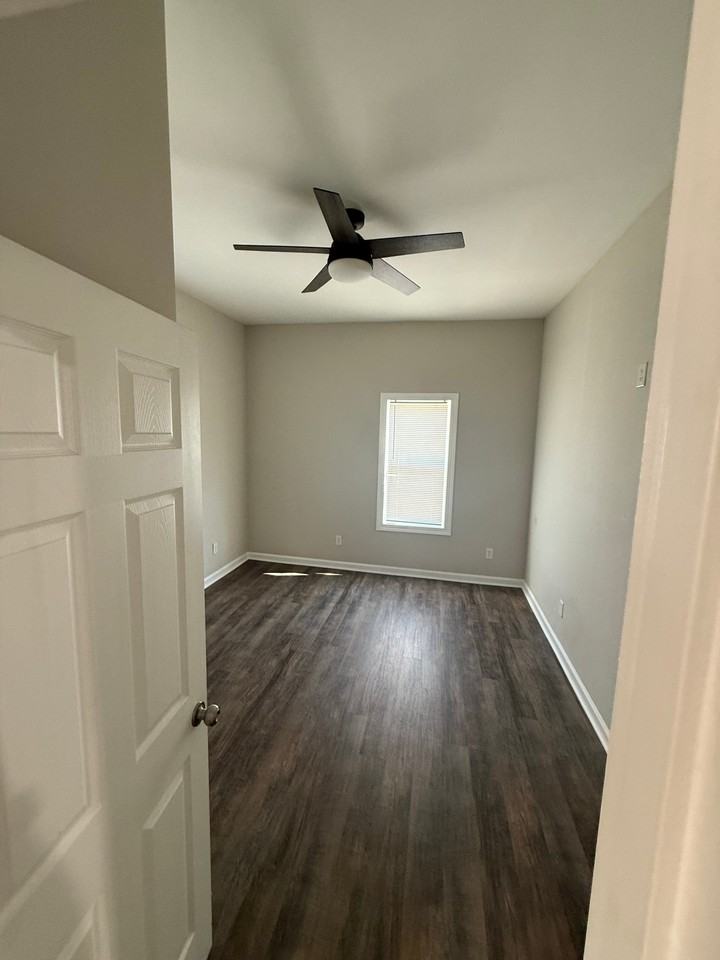 2923 S Church St - Photo 4 of 15