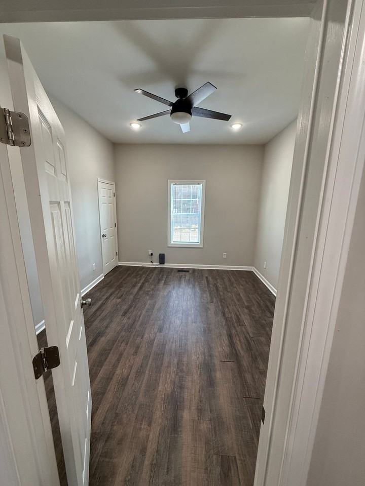 2923 S Church St - Photo 6 of 15