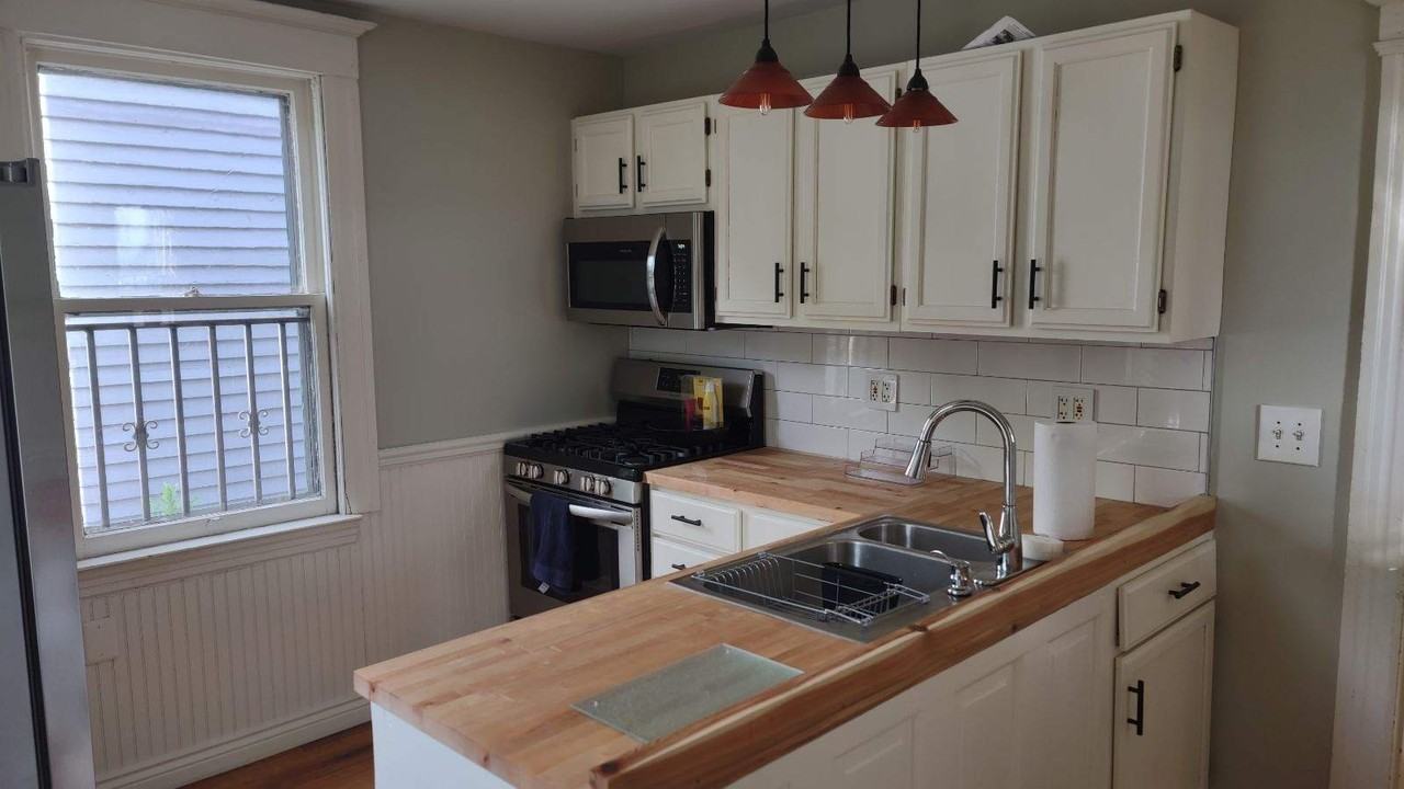 1748 Calumet St - Photo 3 of 15