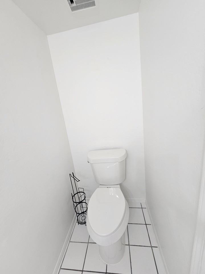 1618 N 32nd St #10 - Photo 5 of 11