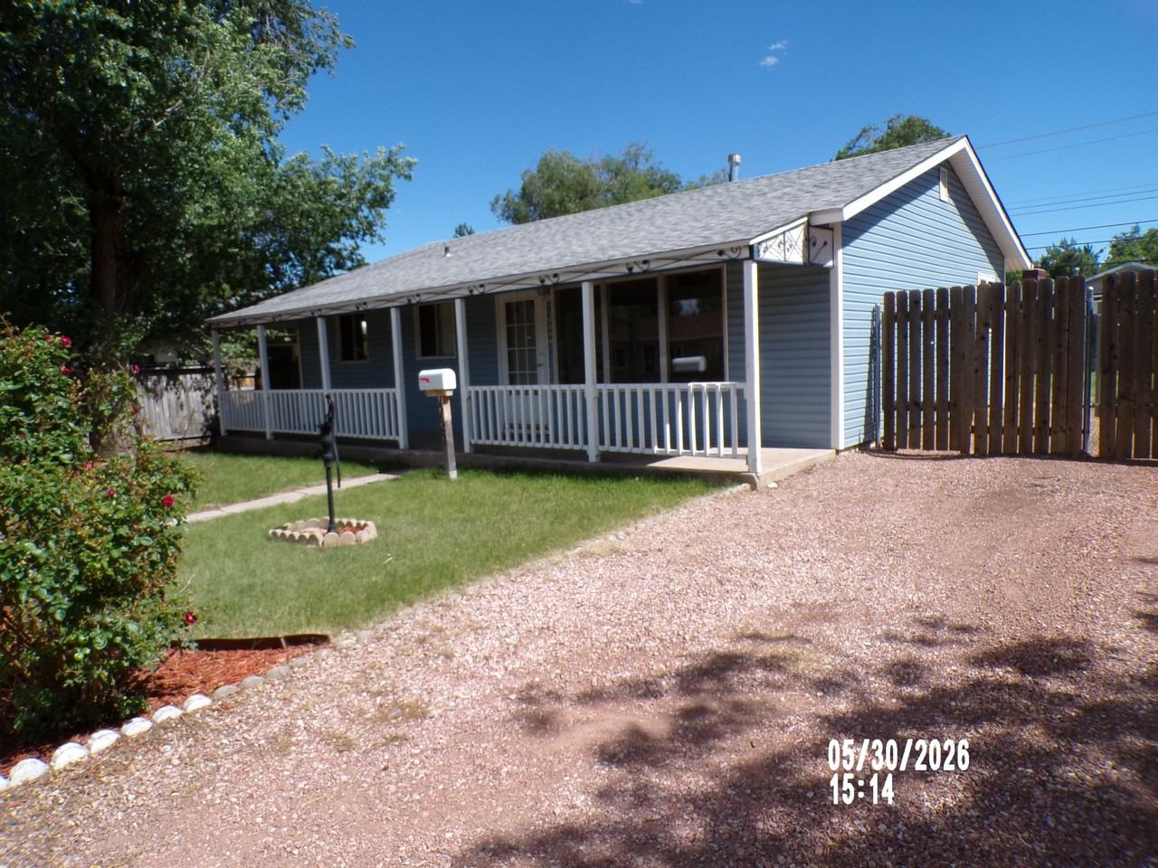 1137 Florence Ave - Photo 2 of 17