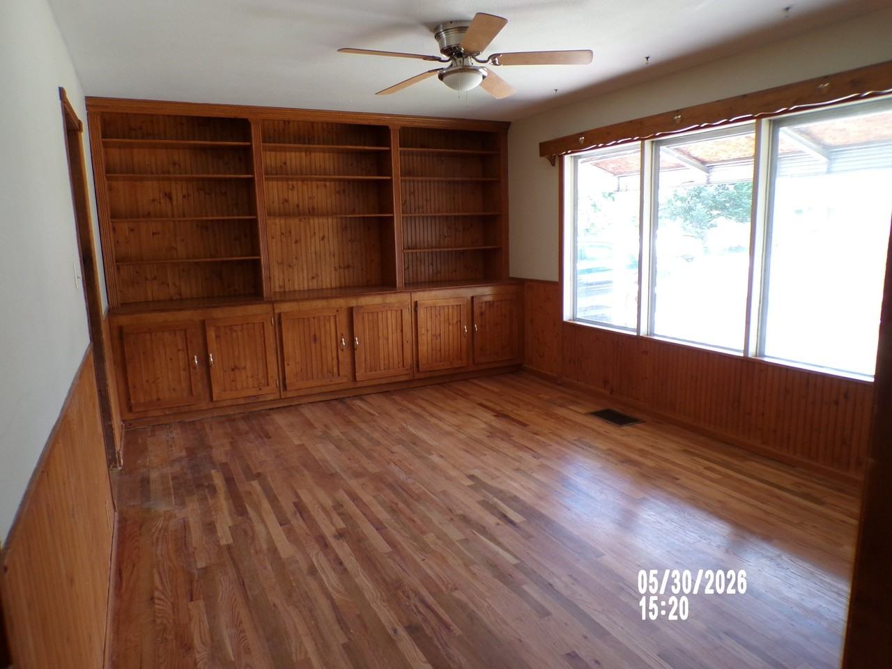 1137 Florence Ave - Photo 3 of 17