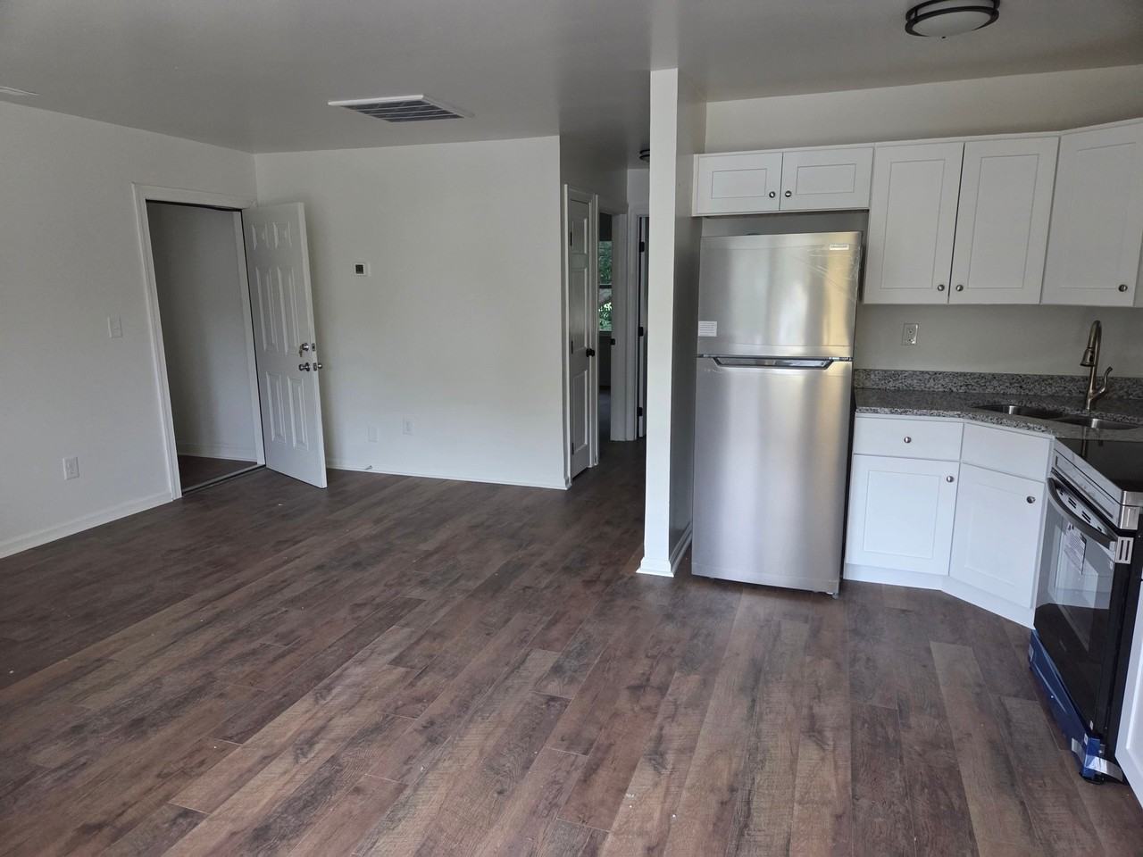 1012 W 36th St - Photo 3 of 16