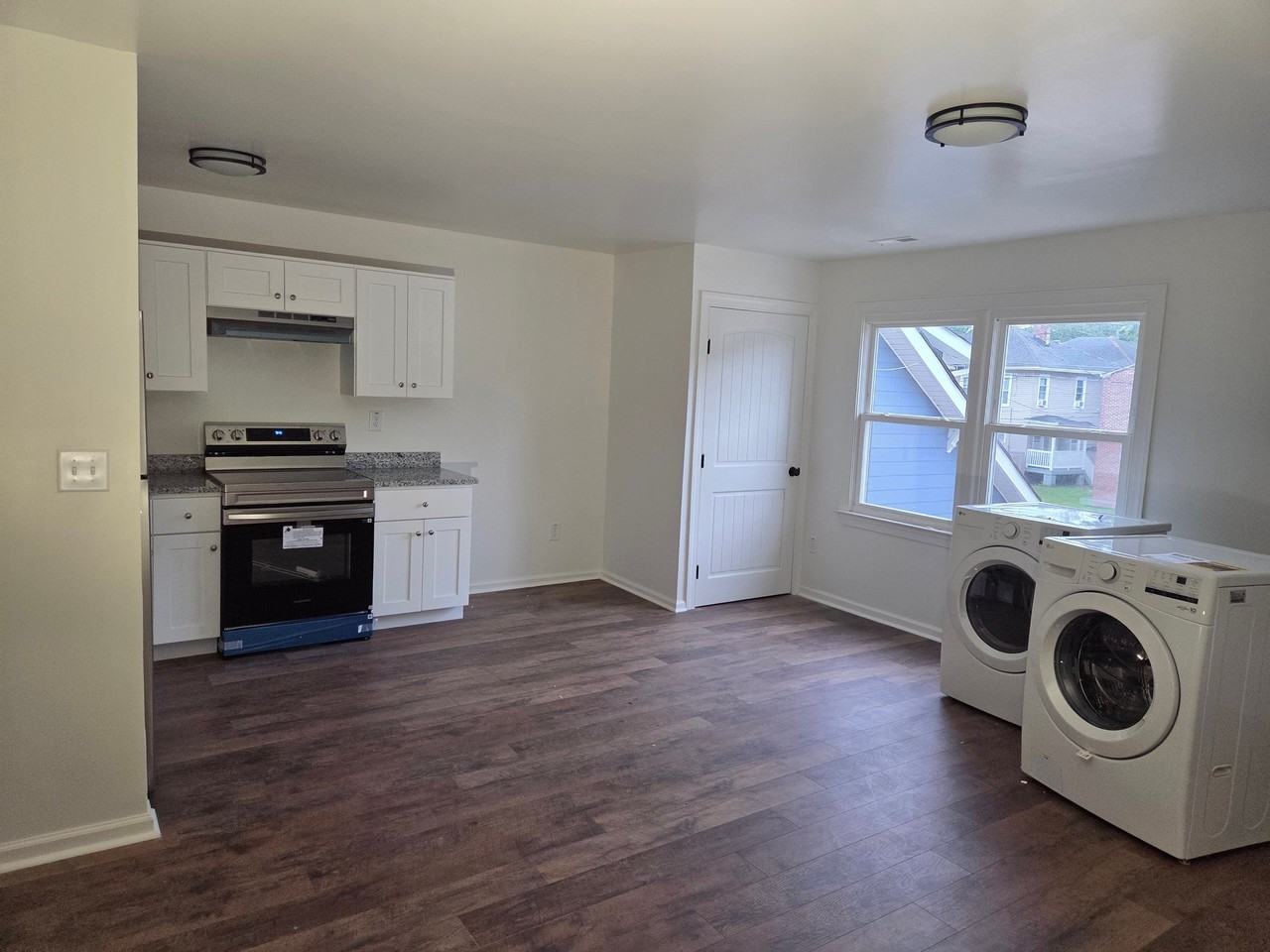 1012 W 36th St - Photo 5 of 16
