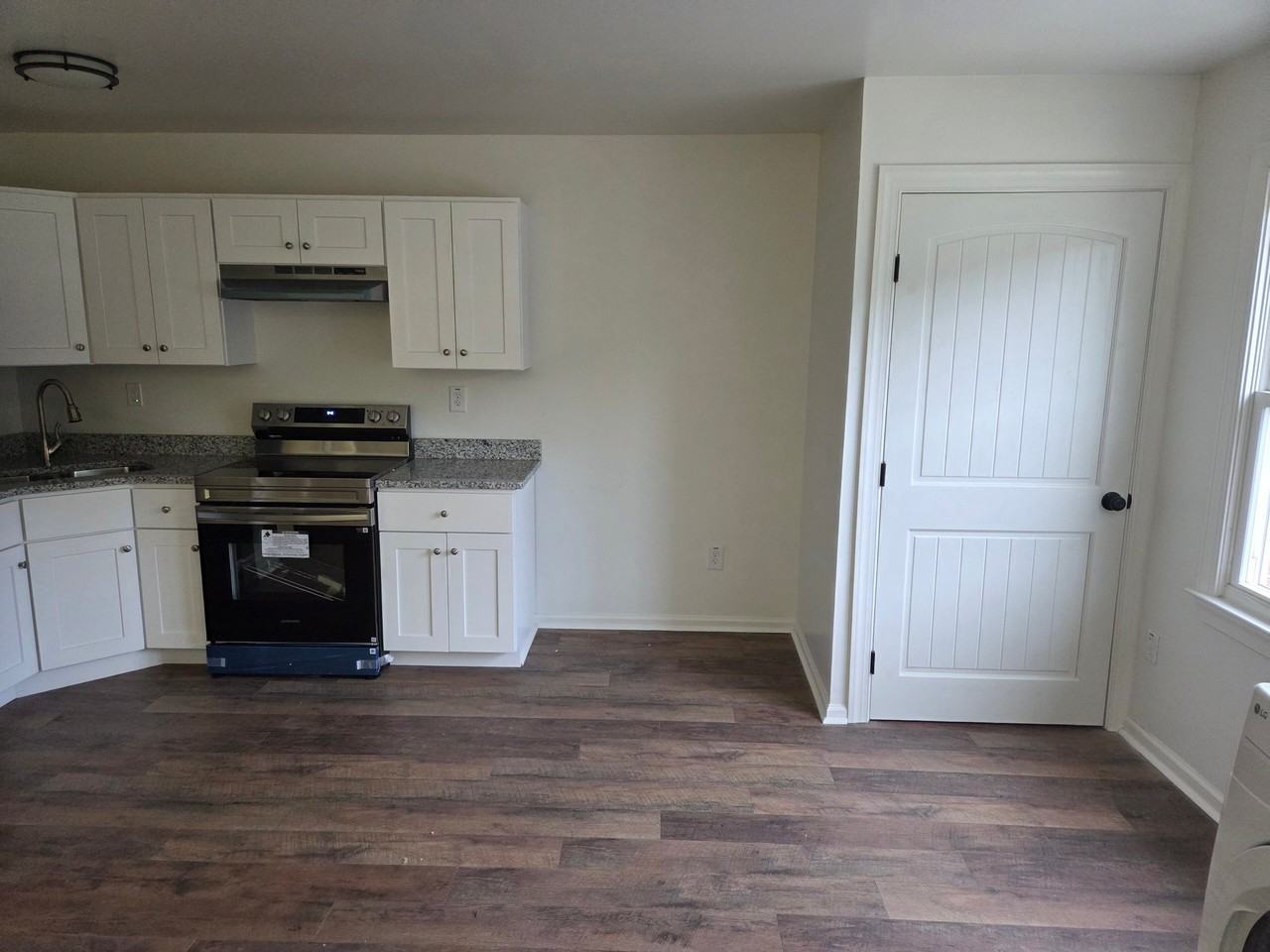 1012 W 36th St - Photo 6 of 16