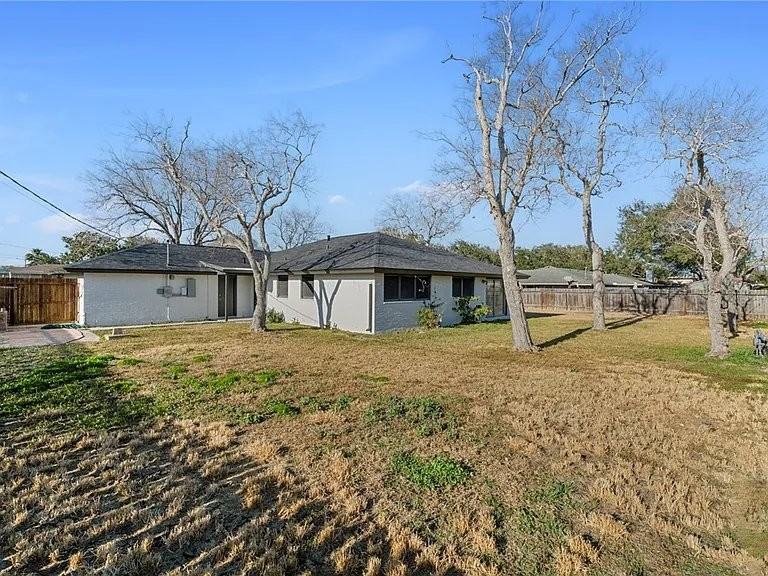 629 Peerman Pl - Photo 2 of 13