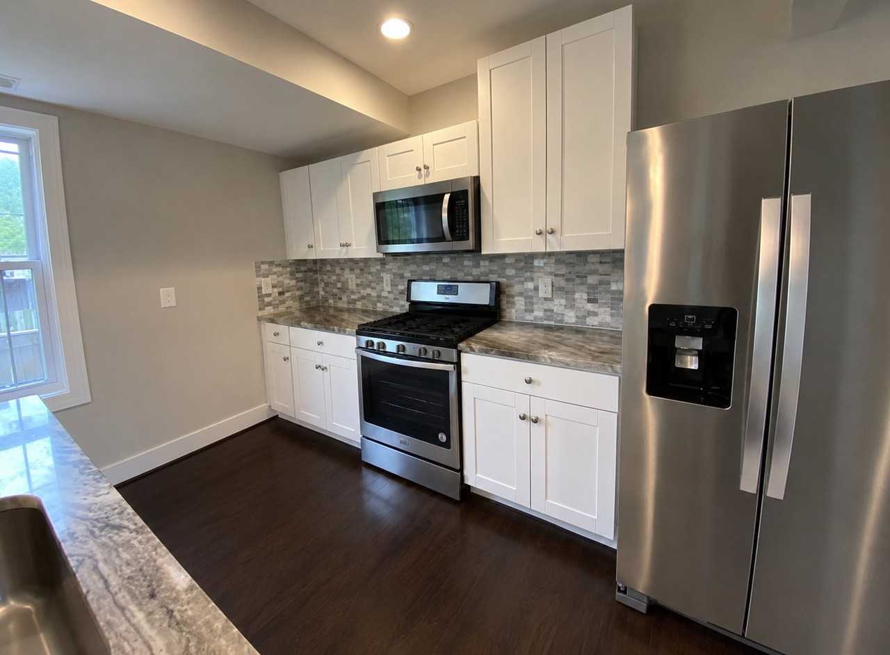 5806 Field Pl Ne - Photo 4 of 7