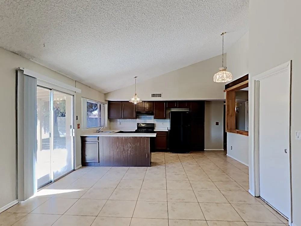 3140 W Danbury Dr - Photo 3 of 10