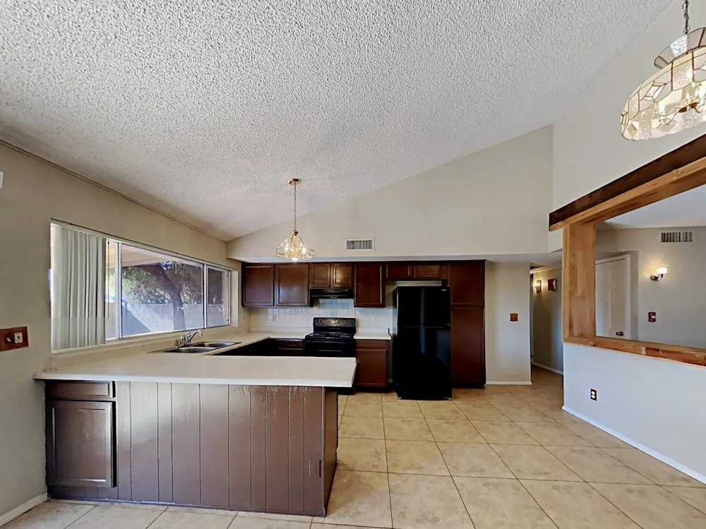 3140 W Danbury Dr - Photo 4 of 10