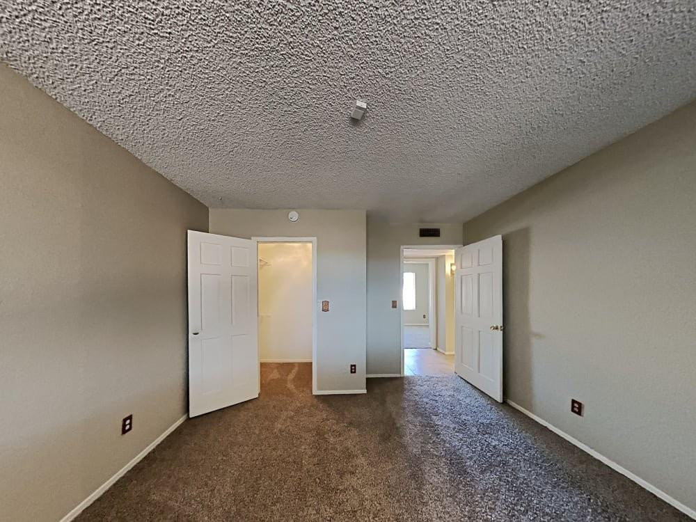 3140 W Danbury Dr - Photo 5 of 10