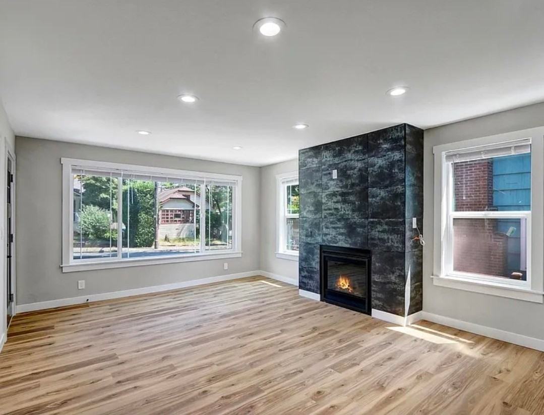 5723 25th Ave Ne - Photo 2 of 11